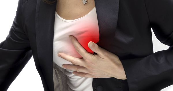 Por qué el riesgo de infarto aumenta en las mujeres con la menopausia